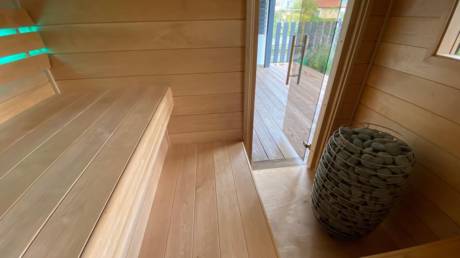 wellness_outdoorliving_joure_-_sauna_op_maat8acd8f36-8790-40f3-a120-acc465870544.jpg');