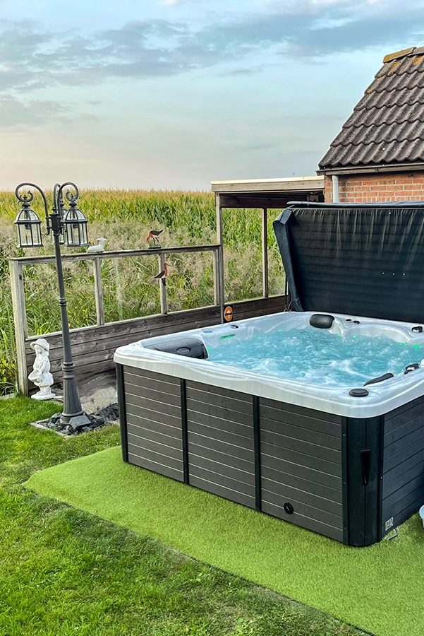 Jacuzzi baden, Swimspa kopen? Joure - Wellness & Outdoorliving