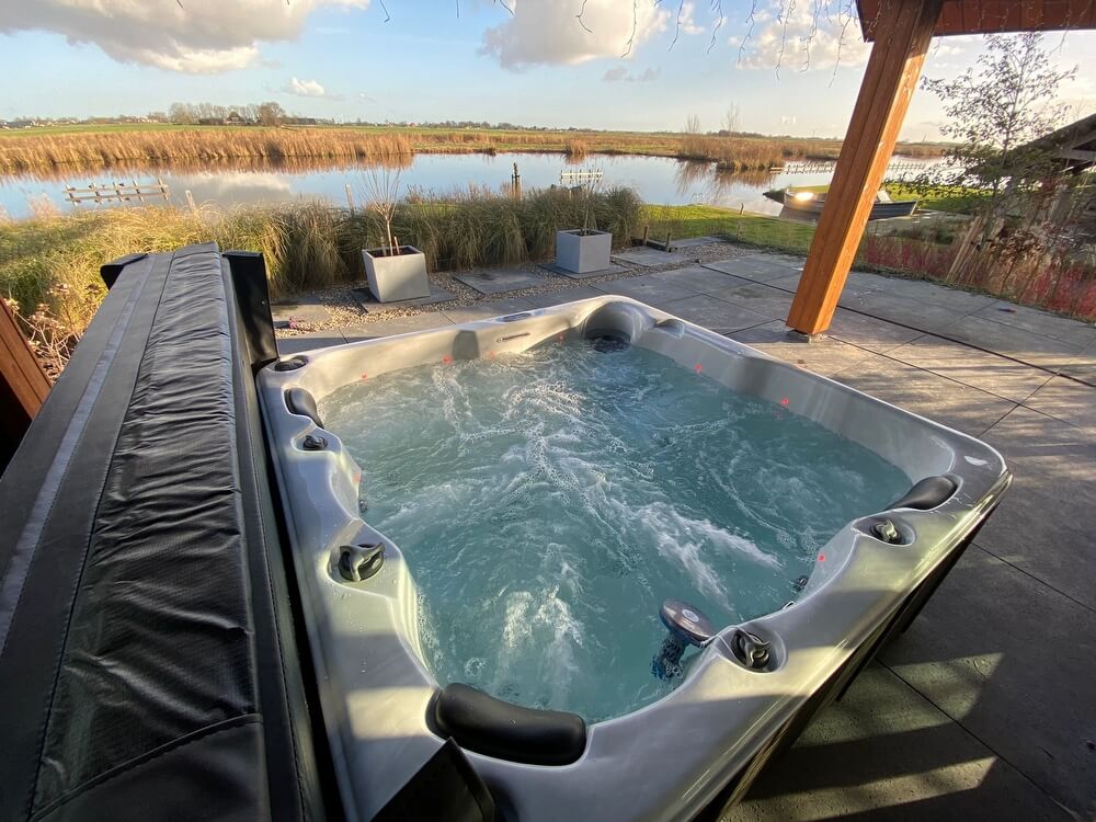 Zeug neerhalen Nationaal volkslied Jacuzzi® Spa of Bubbelbad Kopen? - Wellness & Outdoorliving